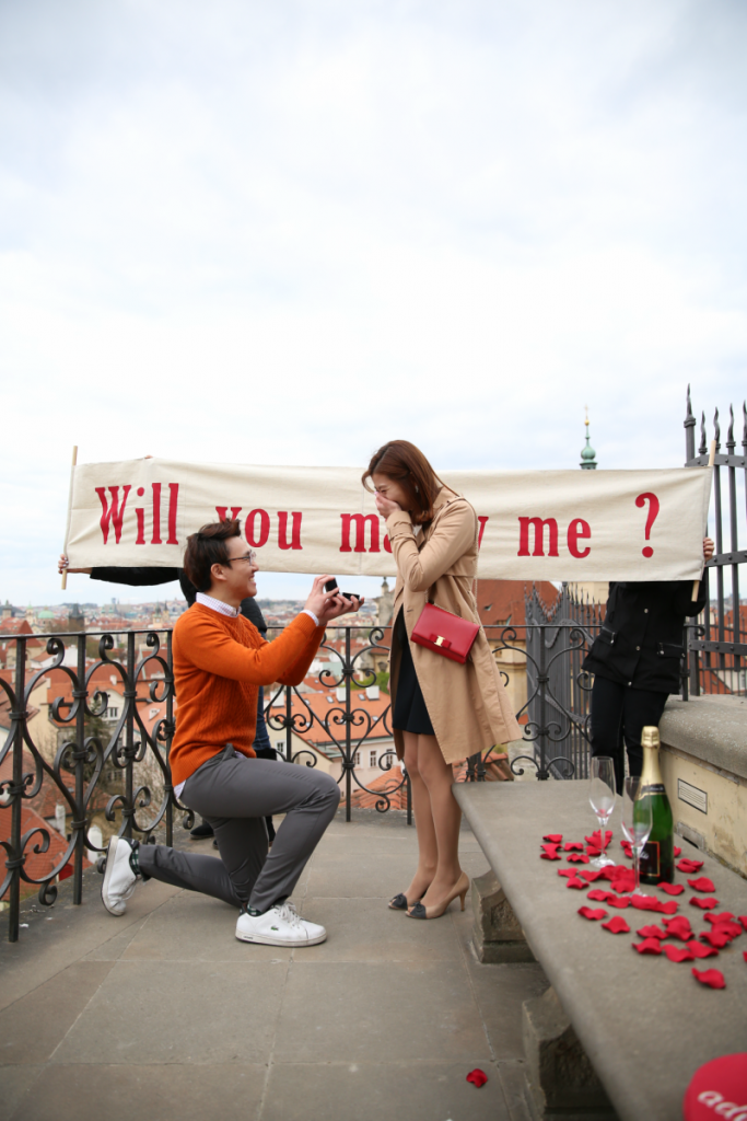 romantic-prague-proposal