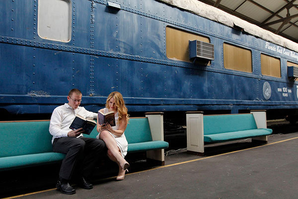 harry potter hogwarts express engagement photos