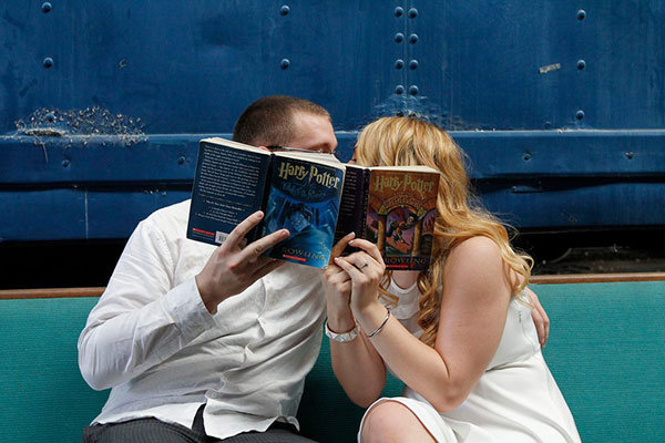 harry potter hogwarts express engagement photos