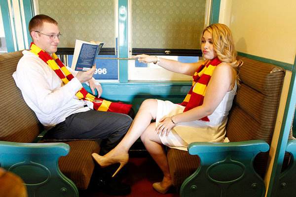 harry potter hogwarts express engagement photos